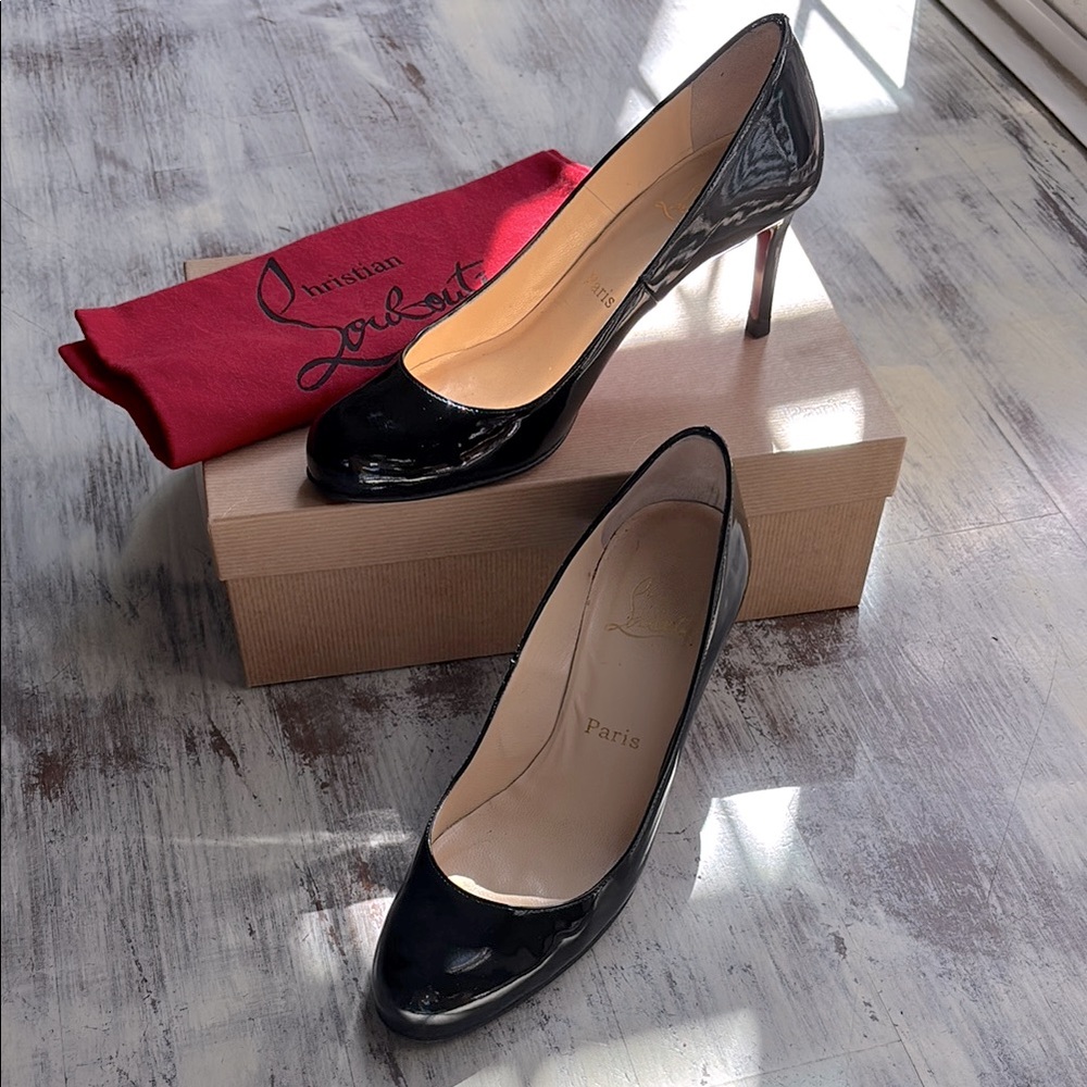 Christian Louboutin Black Patent simple pump 70